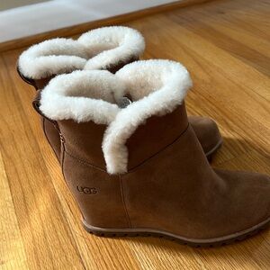 UGG Seyline Women’s Boots Suede Chestnut
7.5 US